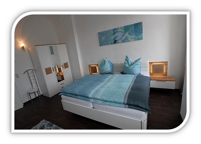 Badezimmer mit zwei separaten Waschtischen